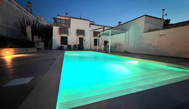 Villa with Exclusive Pool 5 km from Torre dell'Orso, Faraglioni di Sant'Andrea