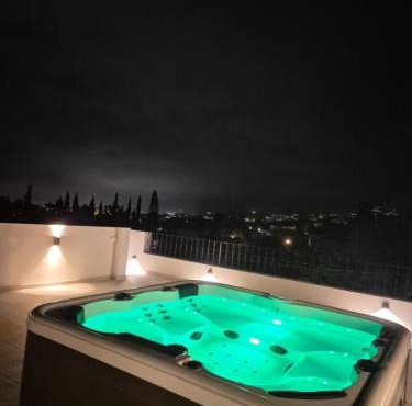 Villa With Jacuzzi and Panoramic Views in Prestigious El Rosario, Marbella