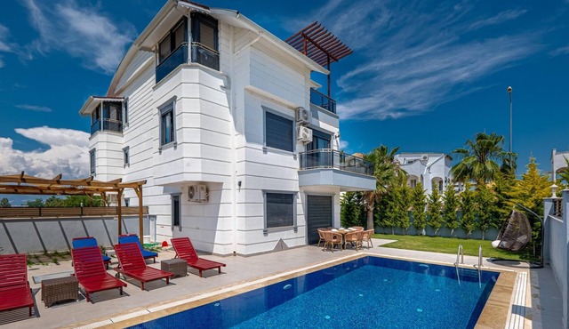 Villa With Jacuzzi, Private Pool, Garden in Serik