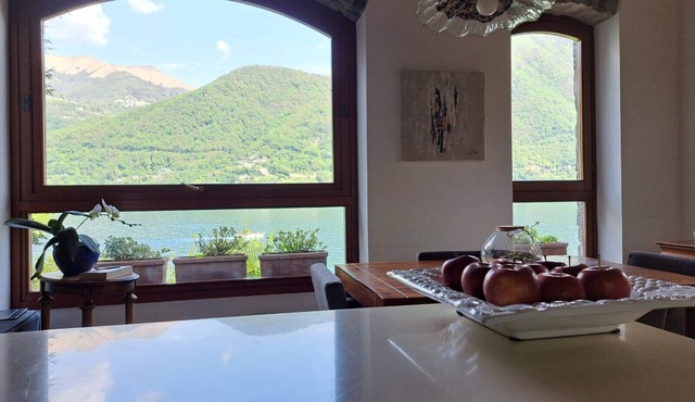 Villa with lake access (VILLA DONATI)