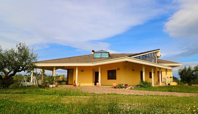 Villa with large garden 10 minutes from the beach