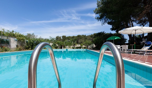 Villa with large pool and beautiful garden, 4 bedrooms, 3 bathrooms, m215