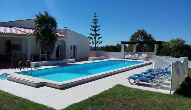 Villa with large pool, mountain&ocean view-near beaches&Lisbon