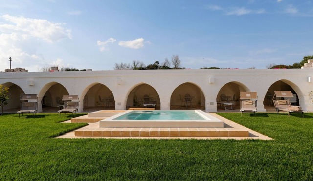 Villa with panoramic sea view terrace and private beach in Punta Prosciutto