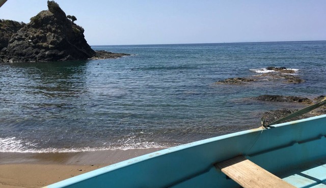 Villa with park directly on the sea, sandy beach and rocky coast, view unforgettable