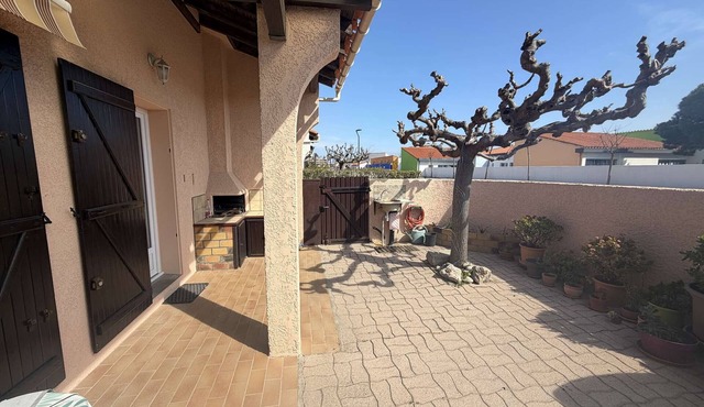 Villa with parking and AC - 6 guests