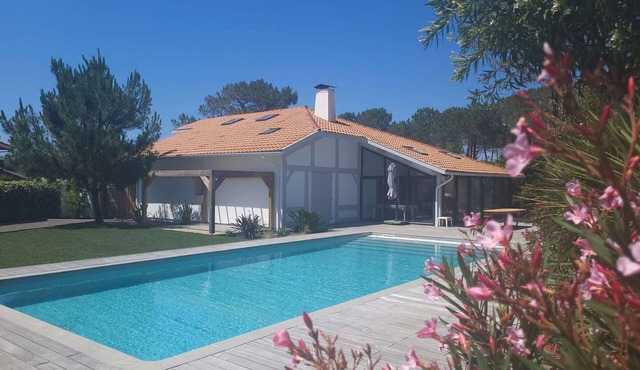 Villa with pool - 11 guests, 300m from beach