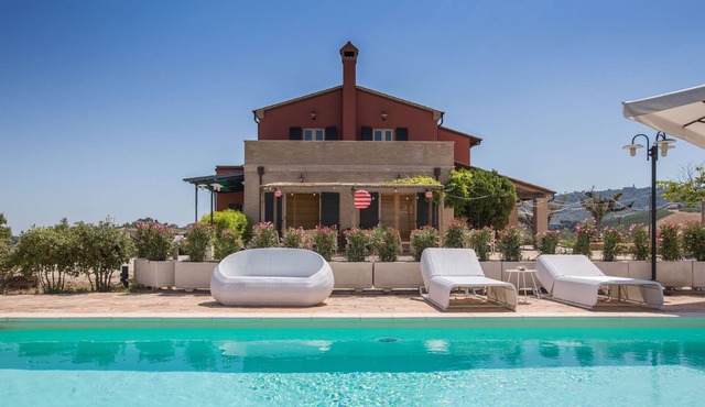 Villa with pool and wellness area in the hills of Ripatransone, 20 minutes from the Adriatic coast