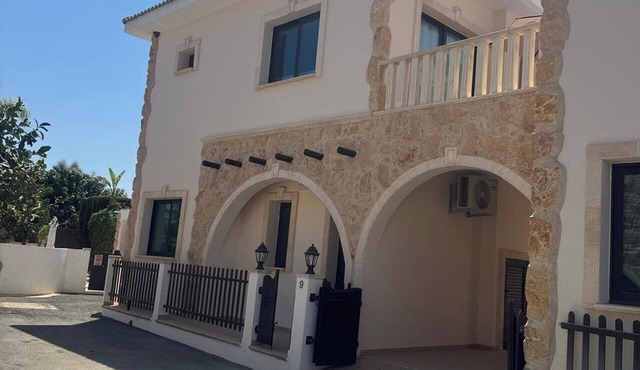Villa with pool access and 3 bedrooms for up to 6 people