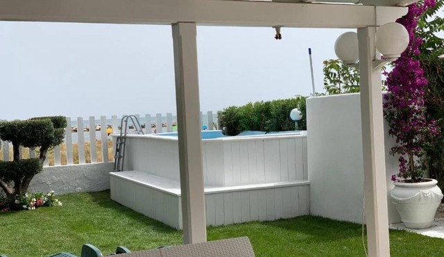 Villa with Pool and direct access to the sea