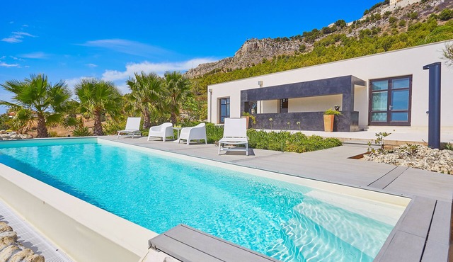 Villa with pool and sea view, 3 bedrooms Sciacca