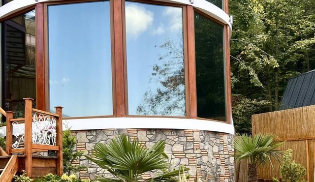 Villa with Pool, Backyard and Jacuzzi in Sapanca