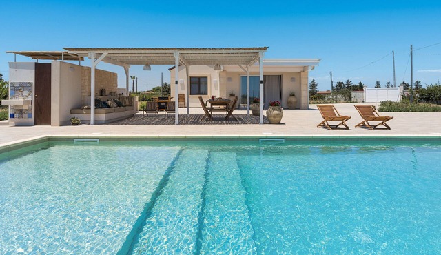 Villa with pool between Marzamemi and Pachino