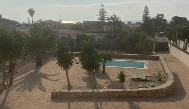 Villa with pool consisting of two apartments 500mt from the beach magaggiari