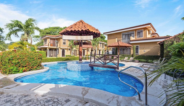 Villa with Pool, Gated Playas del Coco Getaway