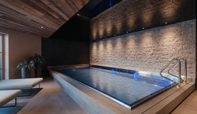 Villa with pool for 12 people only 2 minutes walk to the lifts to Kronplatz