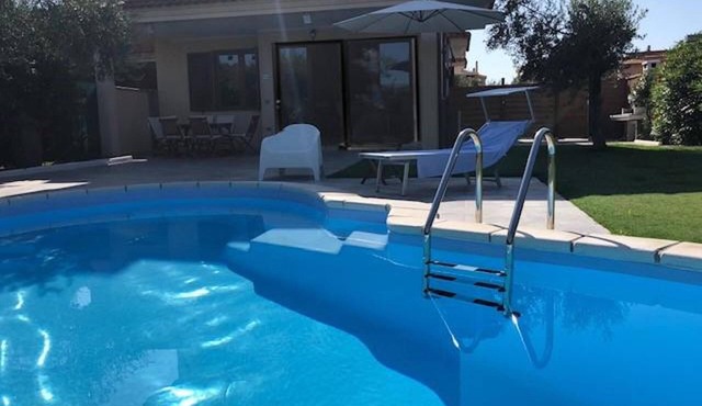 Villa with pool in a quite Village near the Beautiful Sandy beach of Costa Rei