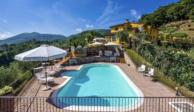 Villa with Pool in Tuscany for 8 People