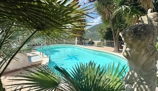 Villa with pool in a quiet hamlet among olive groves 8 km from the sea.