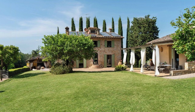 Villa with pool in the heart of Tuscany