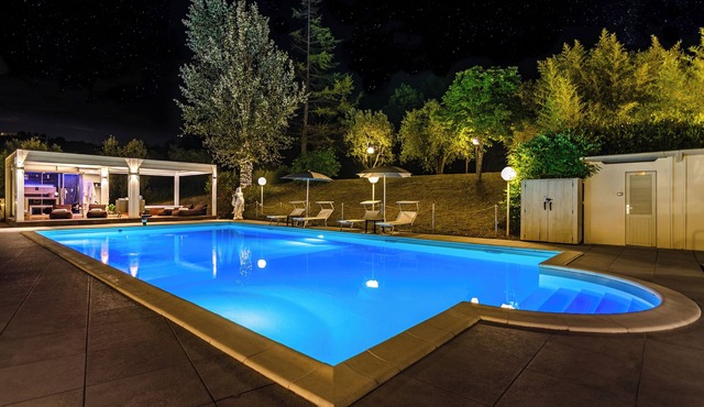 Villa with pool, Jacuzzi and SPA with 4 suites in Rimini