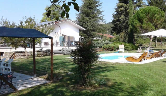 villa with pool near the 5 lands, independent rooms, large park