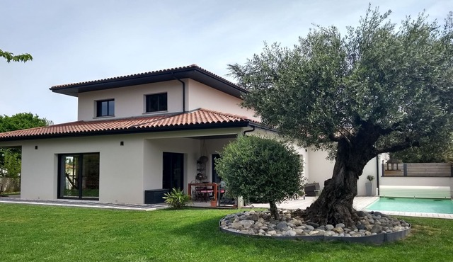Villa with pool near Toulouse and forest