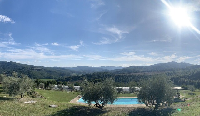 Villa with Pool, Spa, and Relaxation: A Paradise between Umbria and Tuscany