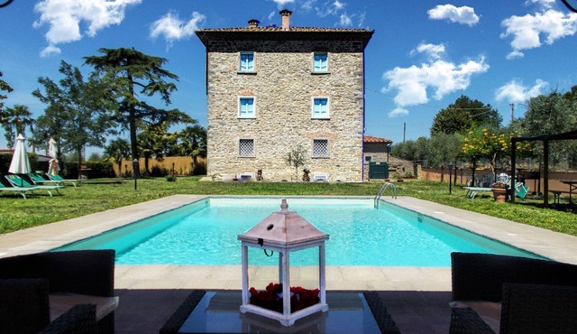 Villa with pool, walking distance from the village of Fratta and 7 km from Cortona. Wi-Fi access, sa