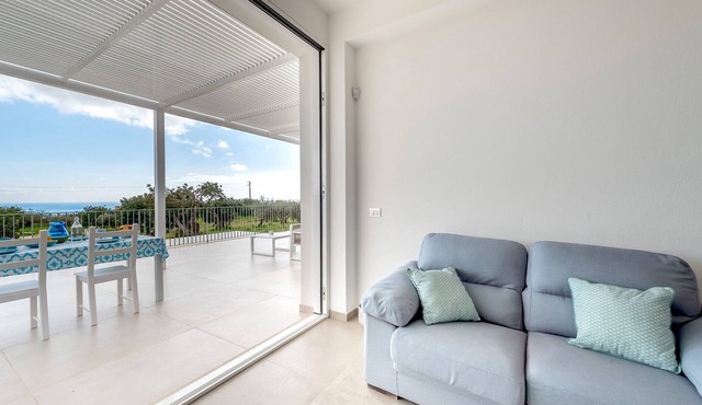 Villa with pool with panoramic view on the sea and the countryside