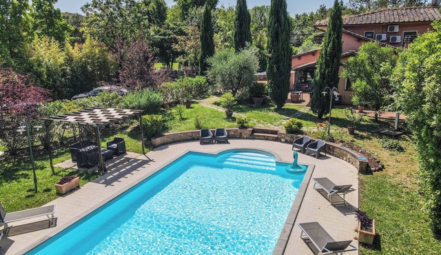 Villa with private pool and fenced garden 50 km from Pisa, Florence, sea.