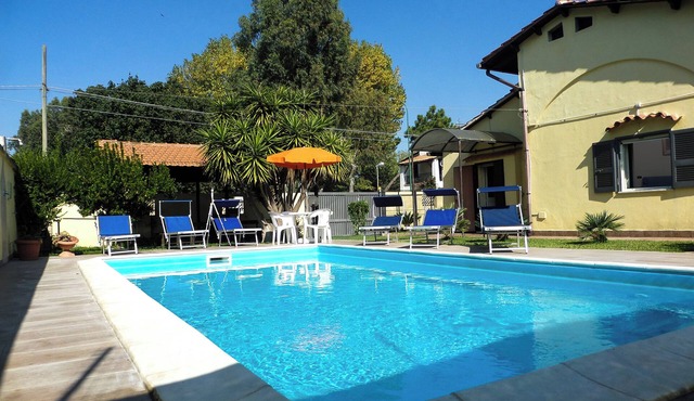 Villa with private pool and garden, not far from the sea