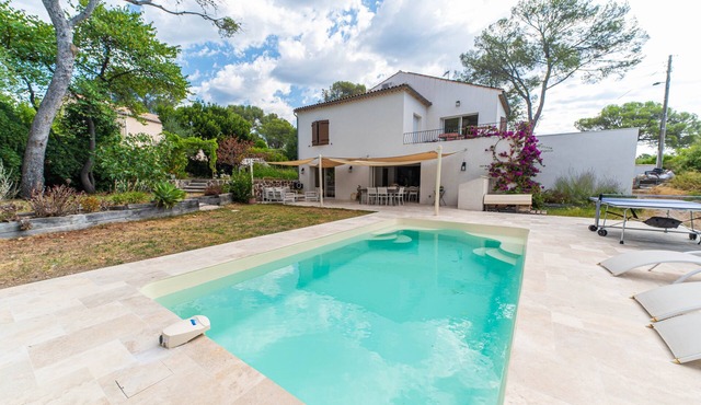 Villa with Private Pool, Walk to Boulouris Beach
