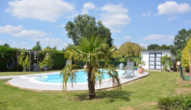 Villa With Private Pool In Blaregnies