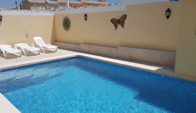 Villa with private pool 4 pers, Available end of Sept. and October Clim, near sea.