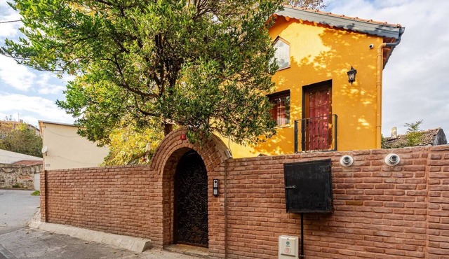Villa with Private Garden, BBQ, Sauna and Turkish Bath in Balat