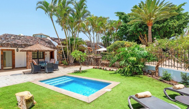 VILLA WITH PRIVATE HEATED POOL on BANANA PLANTATION. For Disable bedroom/shower