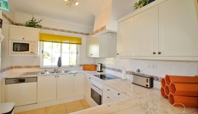 Villa with Private Heatable Pool on Golf Course