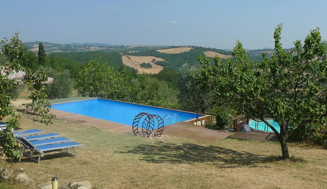 Villa with private swimming pool in quiet area, private garden, panoramic views