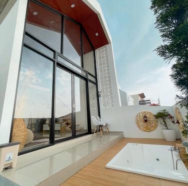 Villa With Private Jacuzzi , Damar Ningrum 3
