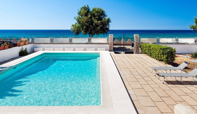 Villa with private pool, sea front location, in Cornino not far from Trapani