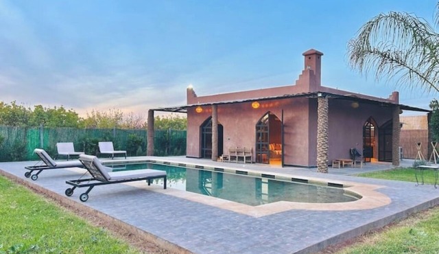 Villa with private pool, superb view, close to the center