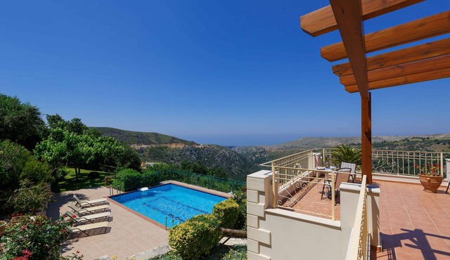 Villa with private pool & sea view for absolute privacy and serenity.