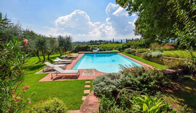 Villa with private pool, air conditioning, 4km from town, 30km Siena & Arezzo