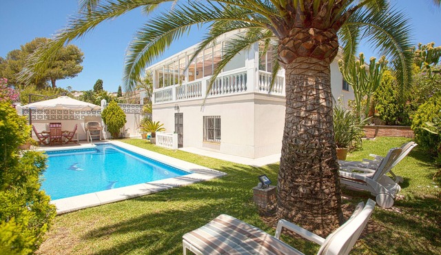 Villa with private pool close to the beach, Costabella Marbella