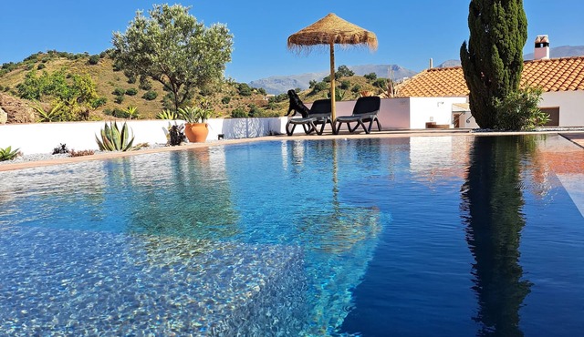 Villa with private pool, 10 people, 5 bathrooms