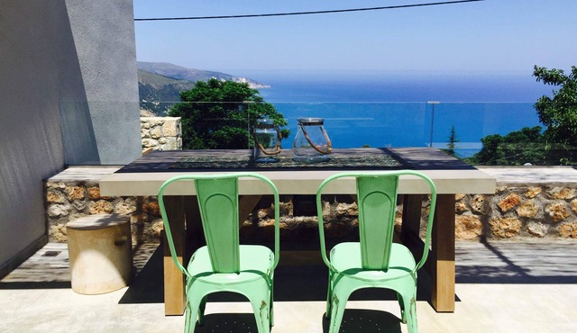 Villa with private pool, wheelchair accessible, 2km to Agia Kyriaki beach.