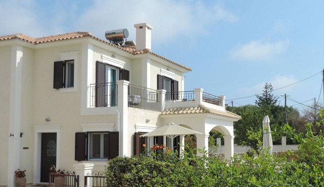 Villa With Private Pool, Stunning Views Of Sea And Mountain