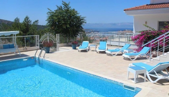 Villa with Private Pool and Sea Views, Fully Air Conditioned Throughout