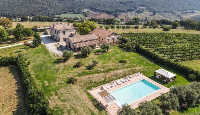 Villa with private pool, bikes at 2km from town. Quiet area & panoramic views